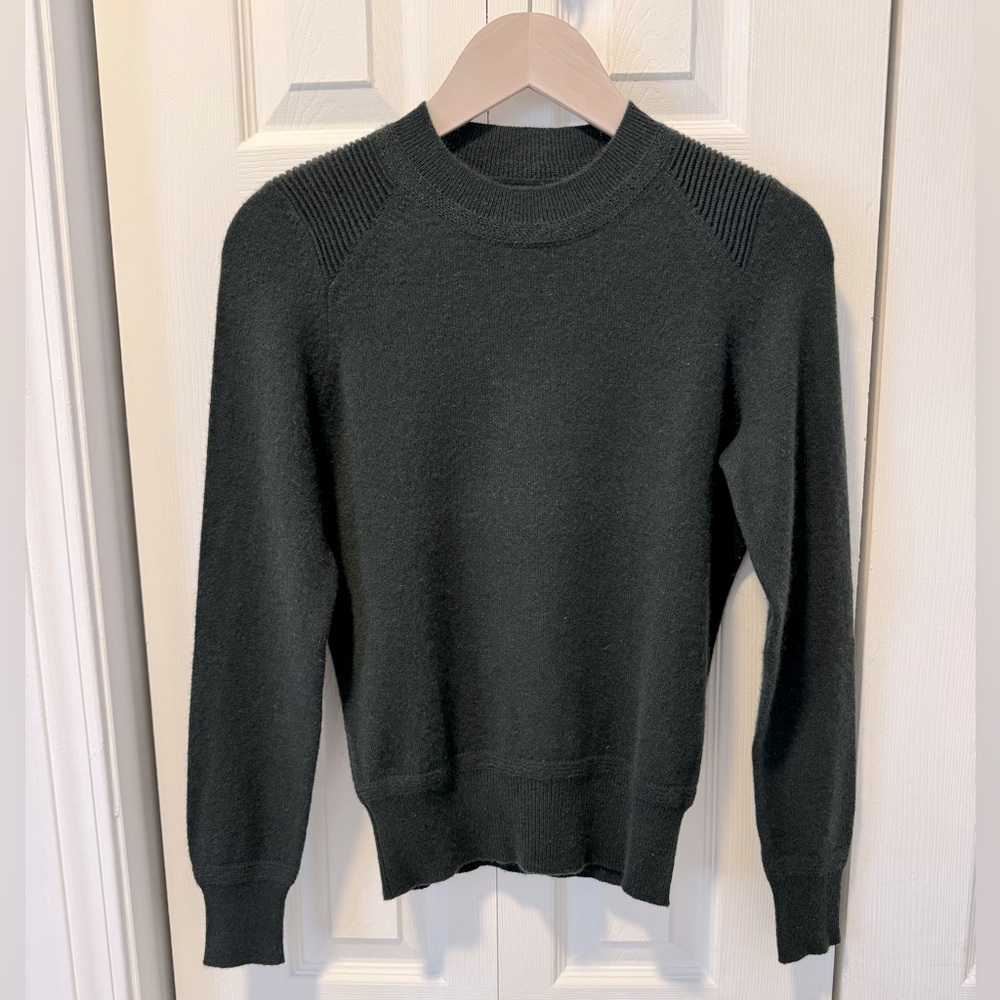 Bloomingdale’s Aqua Crewneck Cashmere Sweater in Forest Green (Size S).